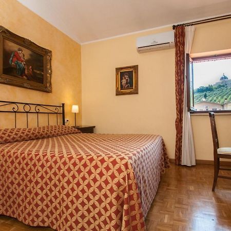 La Vecchia Fattoria Hotel Loreto Buitenkant foto