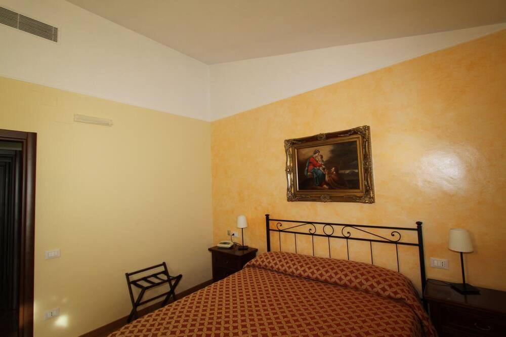 La Vecchia Fattoria Hotel Loreto Buitenkant foto