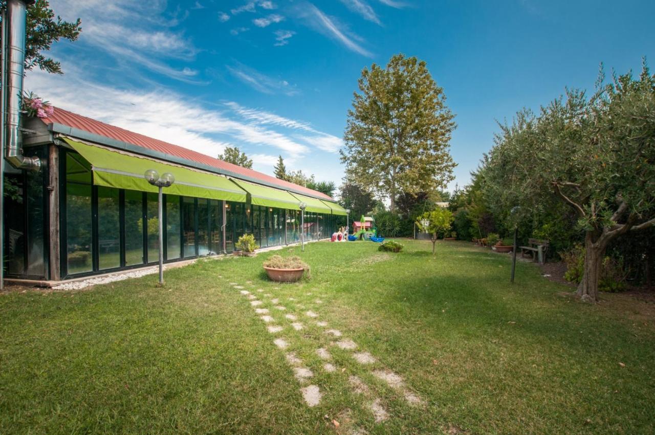 La Vecchia Fattoria Hotel Loreto Buitenkant foto
