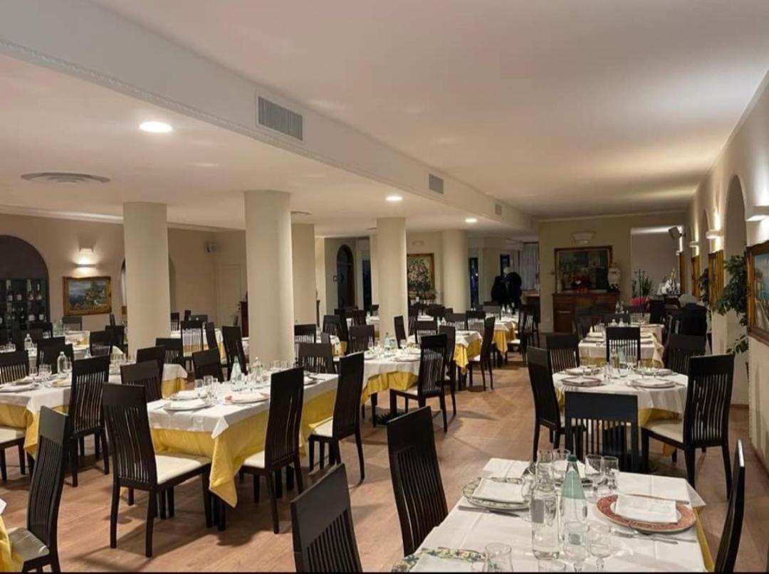 La Vecchia Fattoria Hotel Loreto Buitenkant foto