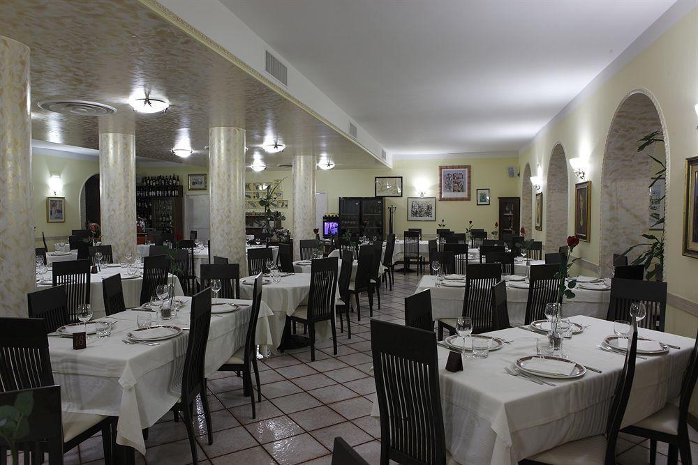 La Vecchia Fattoria Hotel Loreto Buitenkant foto