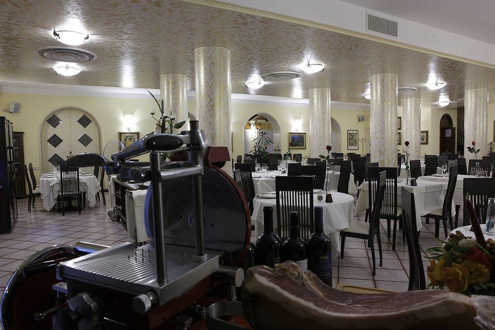 La Vecchia Fattoria Hotel Loreto Buitenkant foto