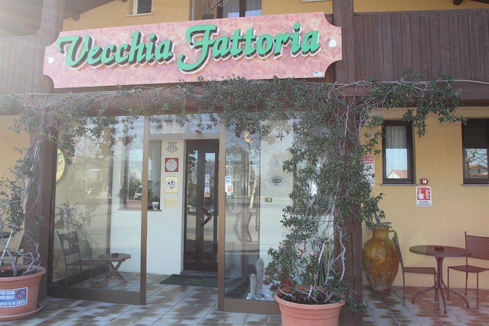 La Vecchia Fattoria Hotel Loreto Buitenkant foto
