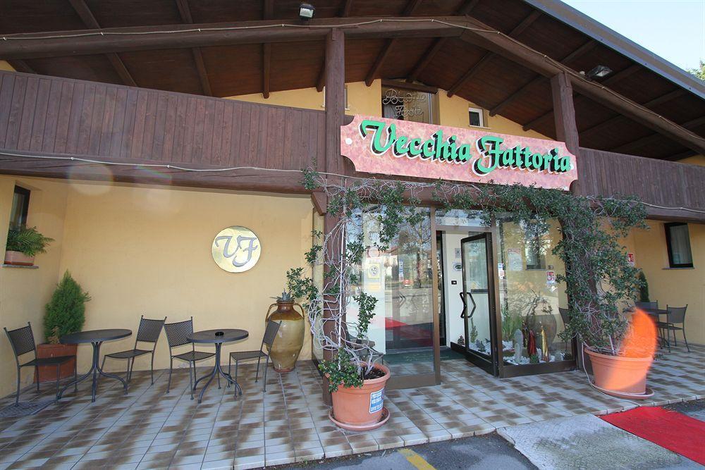 La Vecchia Fattoria Hotel Loreto Buitenkant foto