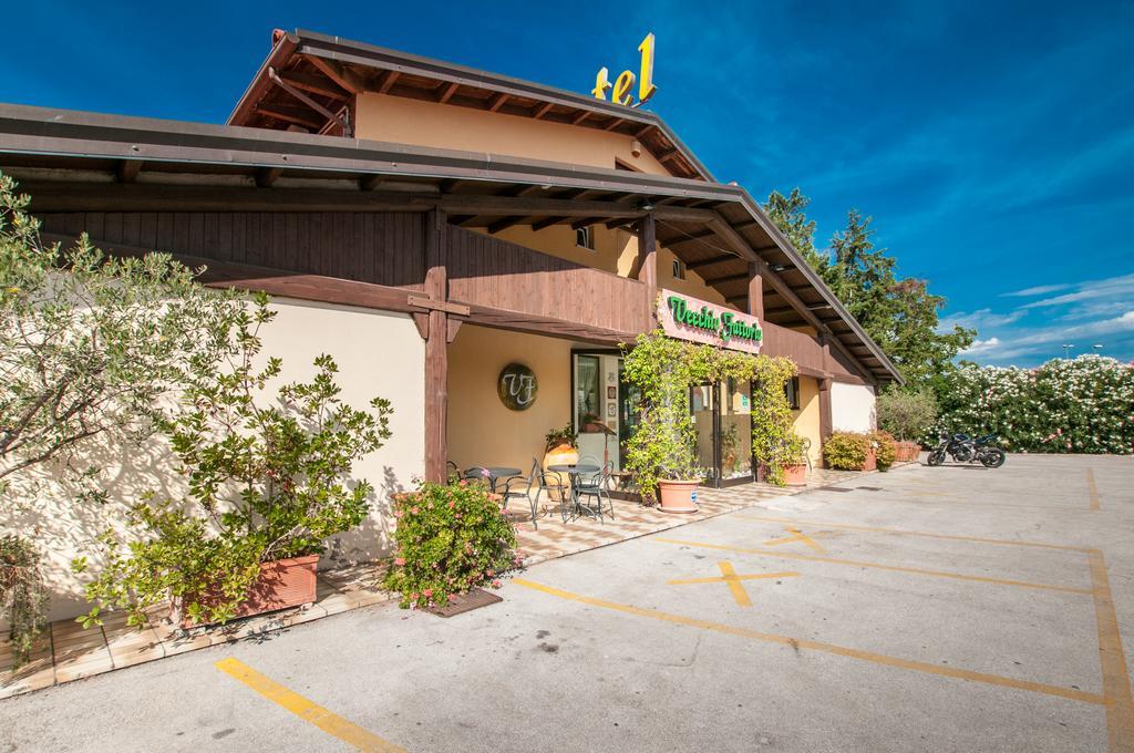 La Vecchia Fattoria Hotel Loreto Buitenkant foto