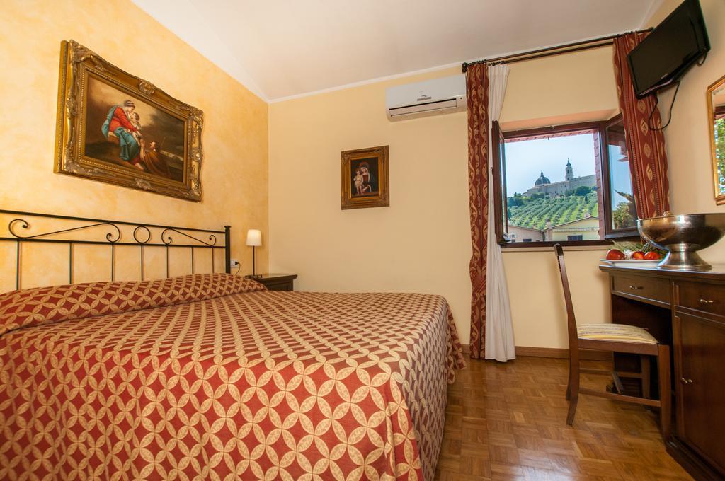 La Vecchia Fattoria Hotel Loreto Buitenkant foto