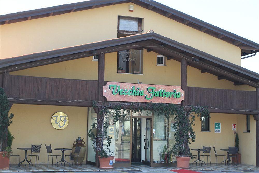 La Vecchia Fattoria Hotel Loreto Buitenkant foto