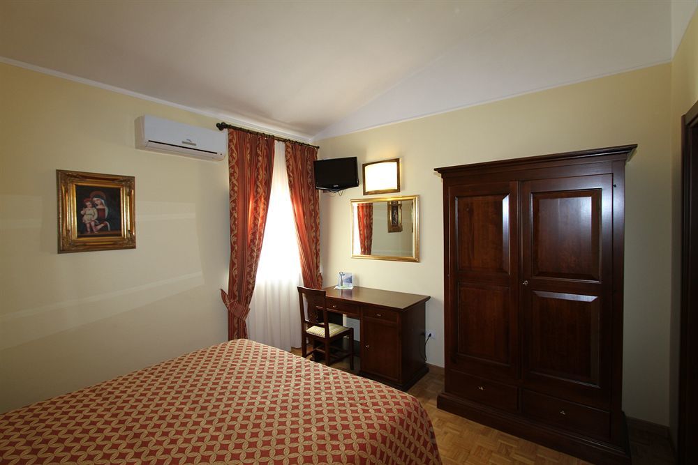 La Vecchia Fattoria Hotel Loreto Buitenkant foto