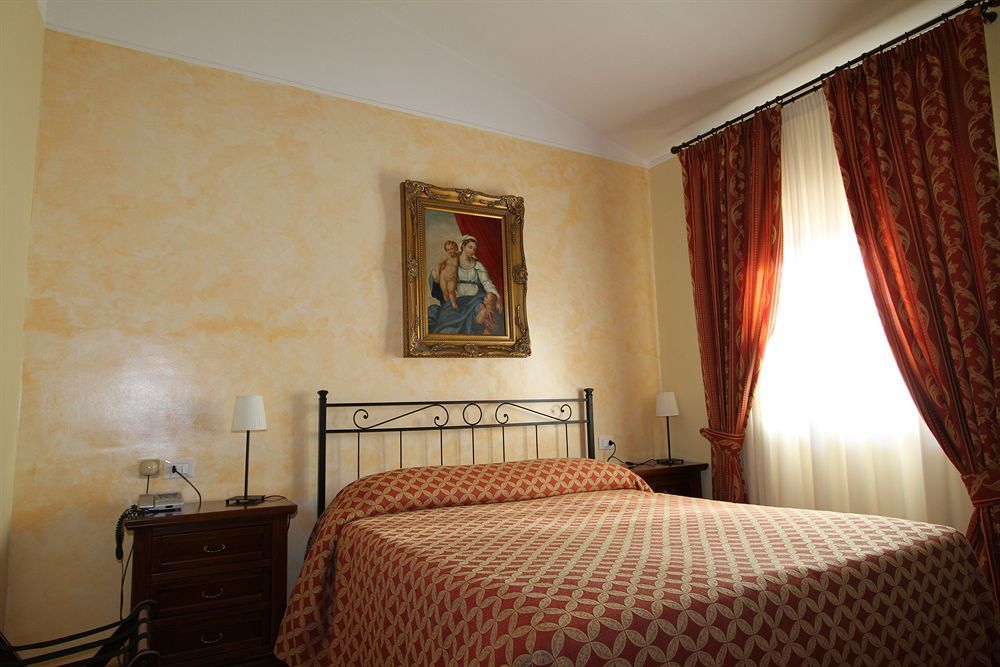 La Vecchia Fattoria Hotel Loreto Buitenkant foto