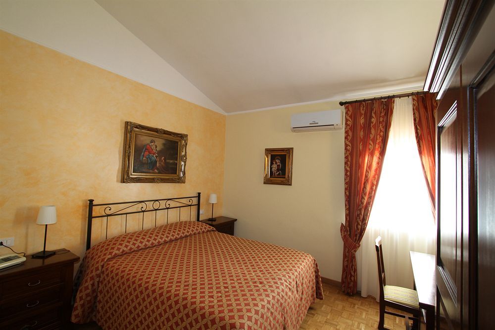 La Vecchia Fattoria Hotel Loreto Buitenkant foto