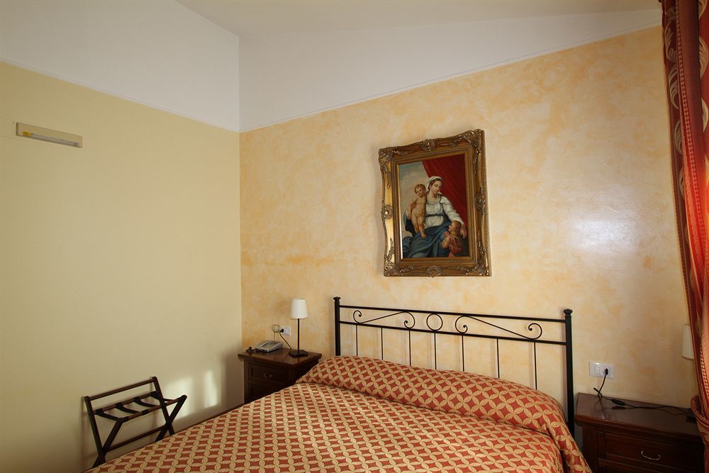 La Vecchia Fattoria Hotel Loreto Buitenkant foto